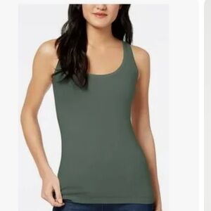 Maison & Jules fitted green tank top. M